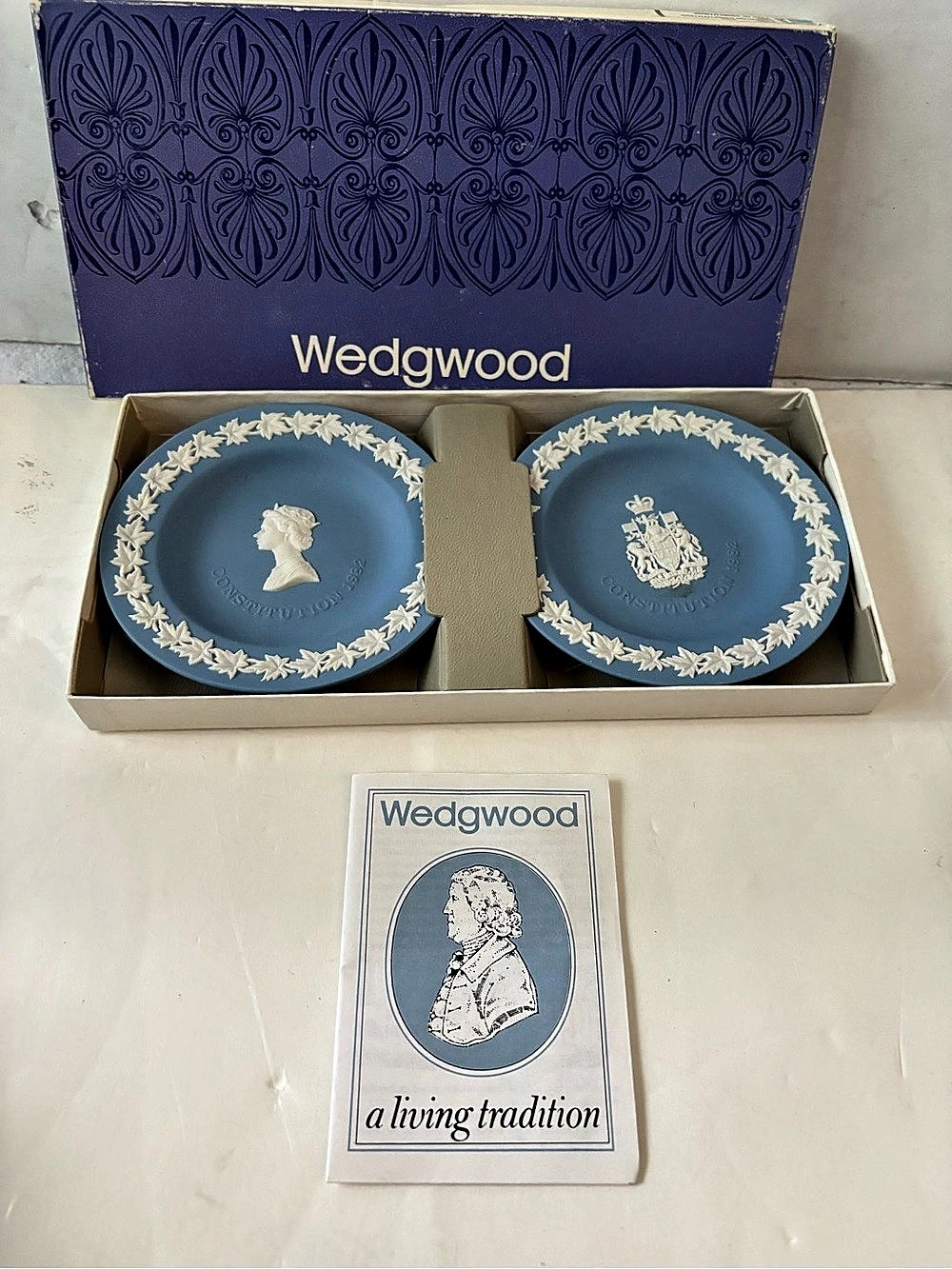 Wedgwood Canadian Constitution 1982 Commemorative Plate Blue & White